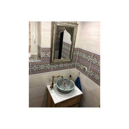 mintas szines marokkoi mosdotal mintas klasszikus furdoszoba kezzel festett nepies lameridiana lakberendezes nepies videki paraszthaz szalloda sullyesztheto zold kek klasszikus budapest.jpg